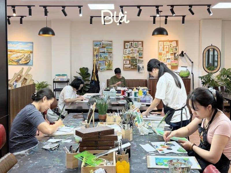 Lớp dạy vẽ Quận Nam Từ Liêm giúp thư giãn, giảm stress cho người lớn