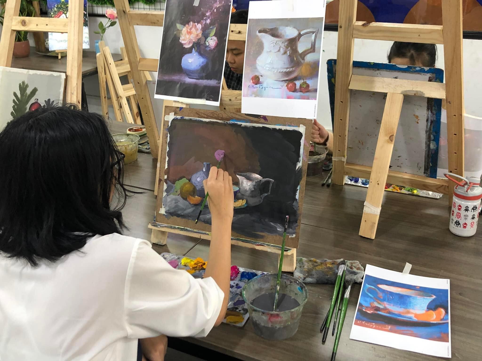 Lớp học tại Bụi với đầy đủ dụng cụ