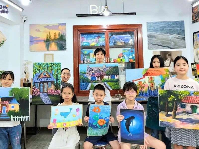 Cách Mỹ Thuật Bụi tổ chức lớp học vẽ cho bé