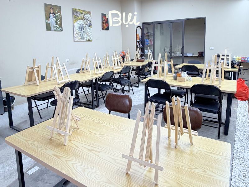 Không gian lớp dạy vẽ Quận Long Biên của Bụi