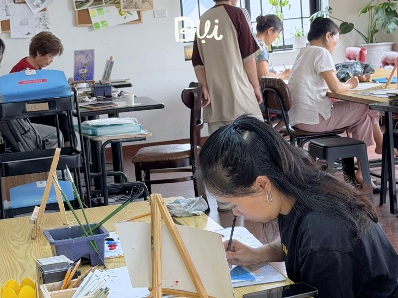 Lớp dạy vẽ quận Tây Hồ cho người lớn của Mỹ Thuật Bụi