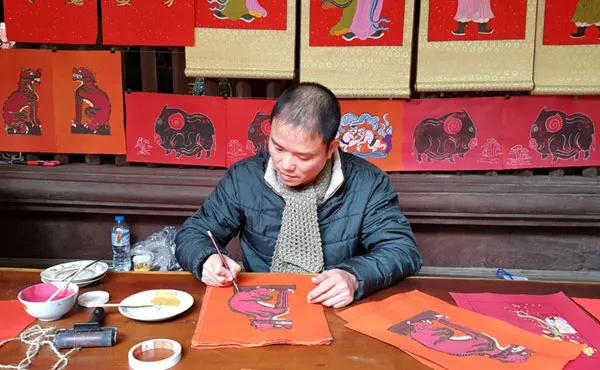 Nghệ nhân phục dựng tranh đỏ Kim Hoàng